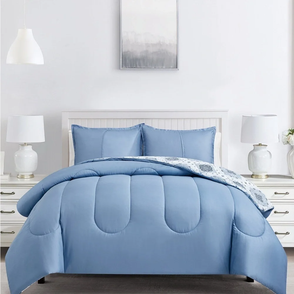 3 Piece Reversible Queen/Full Comforter Set Blue and White Print